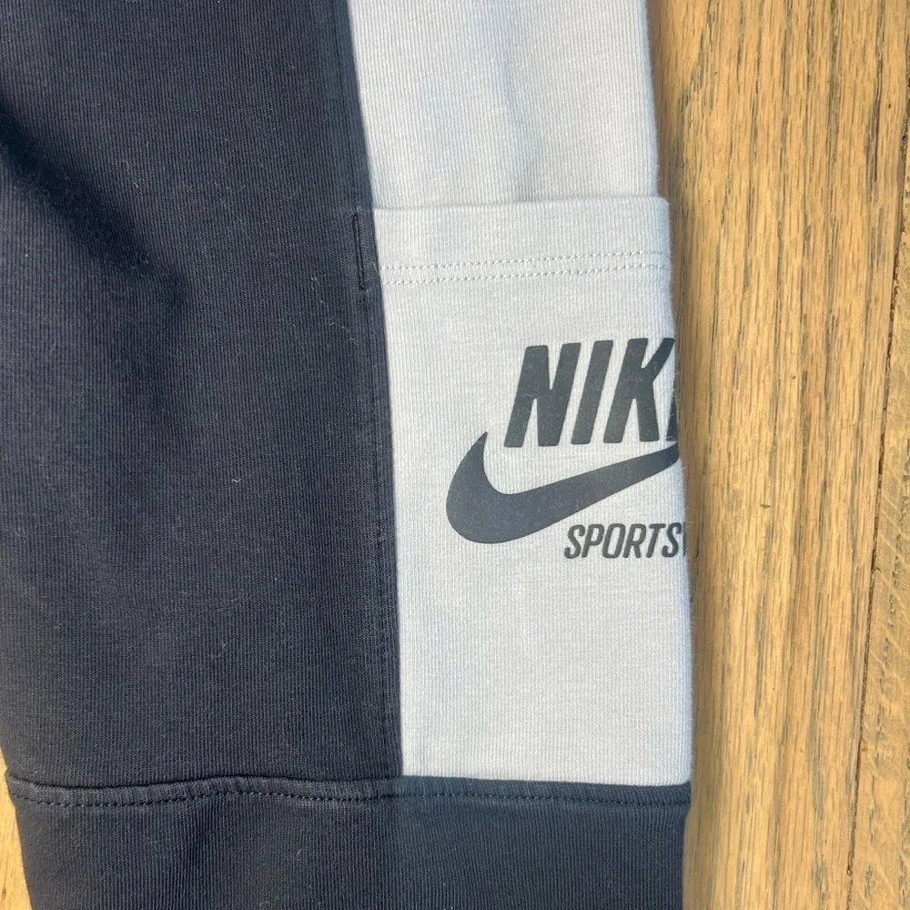 Nike Sportswear Heritage Girls Leggings in Black and Light Gray Size Medium